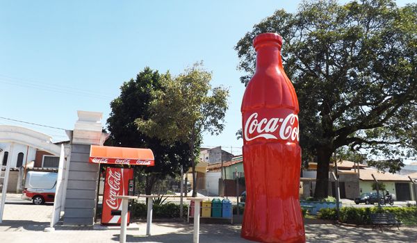 Maior garrafa de Coca-Cola do Brasil é inaugurada em Itu