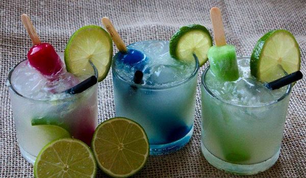 Combinação de caipirinha e picolé faz sucesso no Botequim do Jeremias