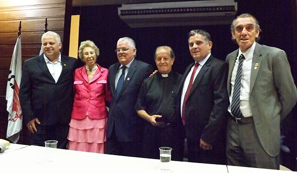 Profª Maria Ângela e Mons. Durval recebem Medalha Domingos Fernandes