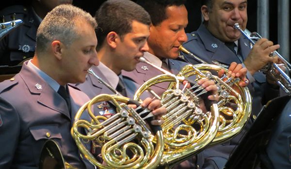 Banda Sinfônica da Polícia Militar se apresenta no Quartel de Itu