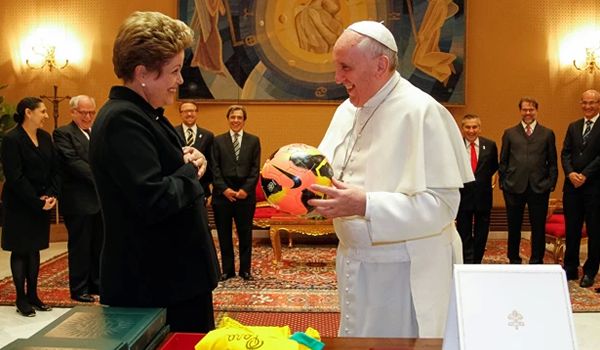 Dilma revela ao Papa Francisco que o futebol no Brasil começou em Itu