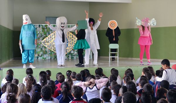 Alunos da rede municipal recebem orientações sobre saúde bucal