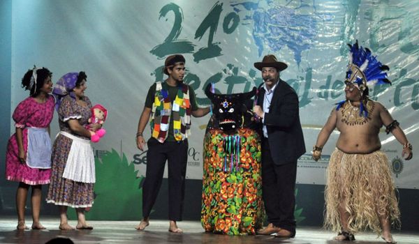 Teatro "A História do Boi-Bumbá" é encenado em Itu
