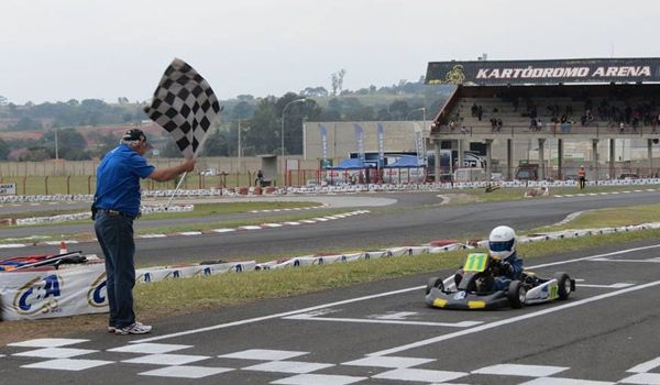 Pilotos dão show de velocidade no Campeonato Brasileiro de Kart