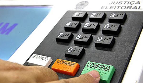 Votos nulos e brancos não são computados nas Eleições, informa TSE