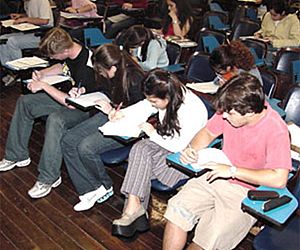 Colégio Anglo oferece treinamento gratuito para o Enem