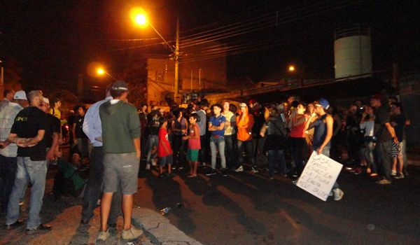 Manifestação contra a falta d'água em Itu é reprimida com bombas