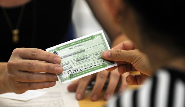 Eleitor ausente no 1º turno pode votar normalmente neste domingo