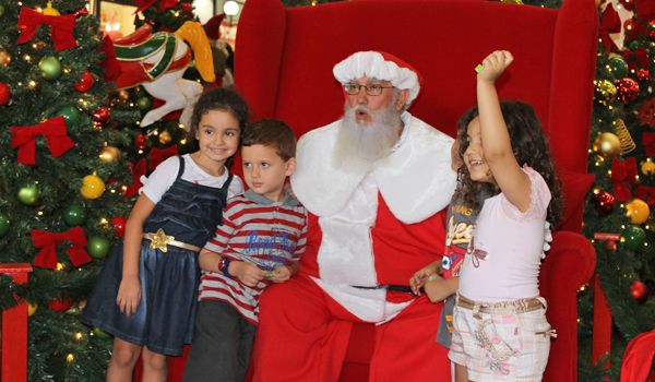 Chegada do Papai Noel ao Plaza Shopping Itu atrai mais de mil pessoas 