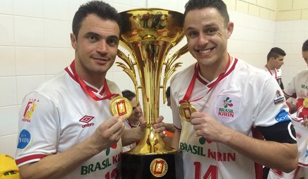 Maior jogador de futsal de todos os tempos, Falcão visita Itu