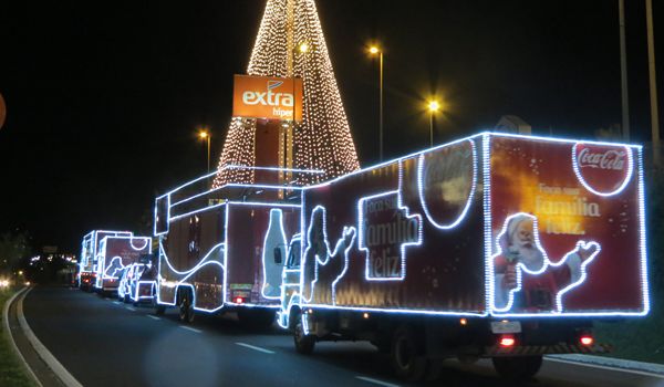Caravana de Natal da Coca-Cola traz espetáculo de luzes a Itu
