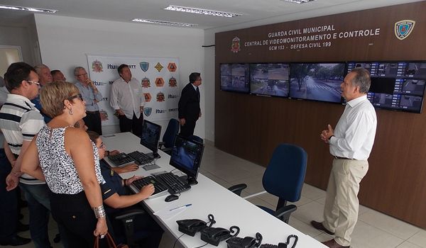 Cerimônia oficializa início do sistema de vídeomonitoramento em Itu