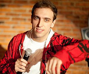 Léo Lins traz a Salto o stand-up "Piadas Secretas"