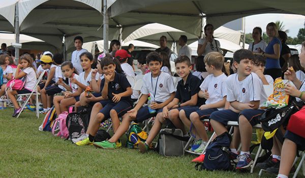 Alunos do Colégio Almeida Júnior prestigiam campeonato de Agility