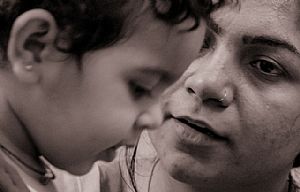 "Mamãe, mamãe, eu te lembro o smartphone na mão"