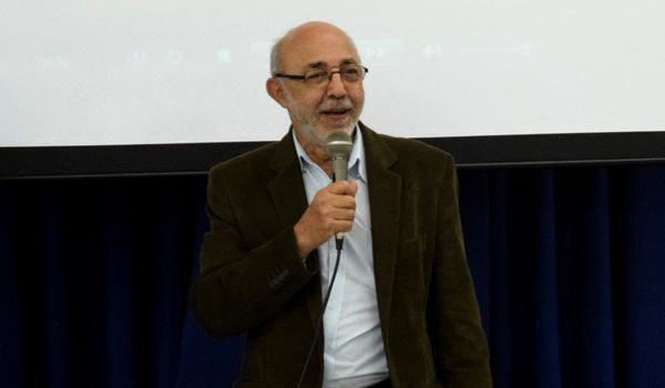 Cineasta João Batista de Andrade profere palestra no Colégio Anglo