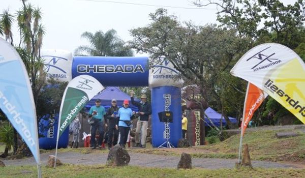 Chuva e frio não desanimam equipes em prova de Enduro a Pé em Itu