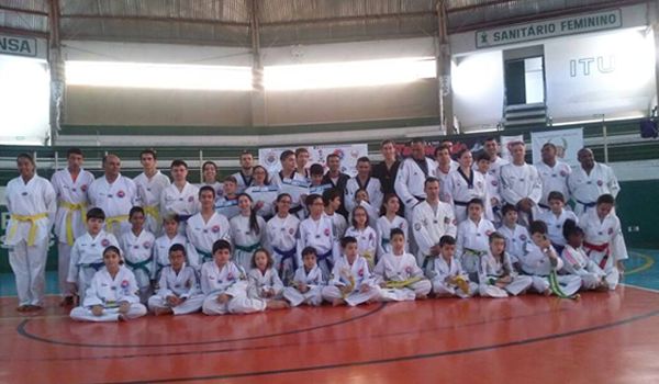 Exame de graduação de taekwondo acontece em Itu