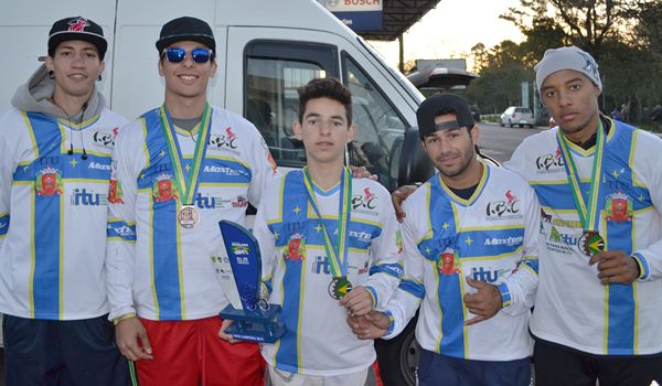 Pilotos ituanos brilham no Campeonato Brasileiro de BMX