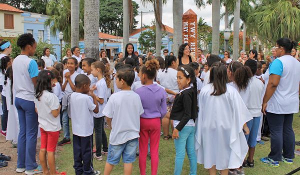 Símbolo internacional, Poste da Paz é inaugurado com cerimônia em Itu