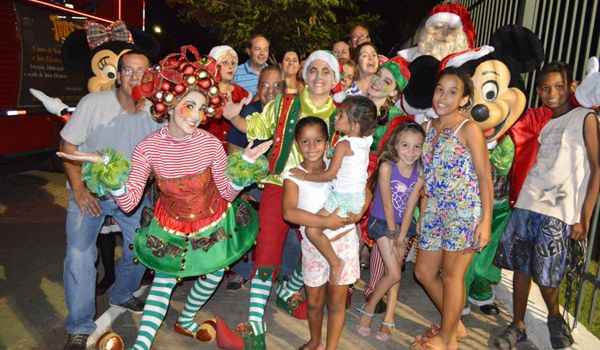 Carreata com Papai Noel percorre ruas do Pirapitingui 