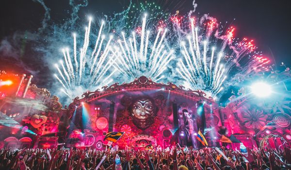 Tomorrowland Brasil encerra segunda edição com chave de ouro