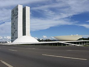 Auxílio-Jaquetão e outras providências