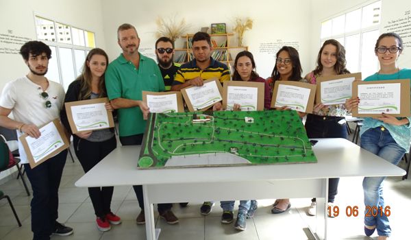 Projeto "Domingo no Parque" promove minicurso de maquetes 