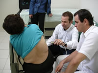Clínica em Itu faz aplicação a laser para pacientes com feridas de difícil tratamento