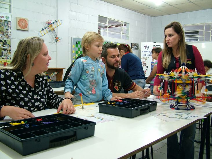 Lançamento da disciplina de Robótica é sucesso no Colégio Almeida Jr.