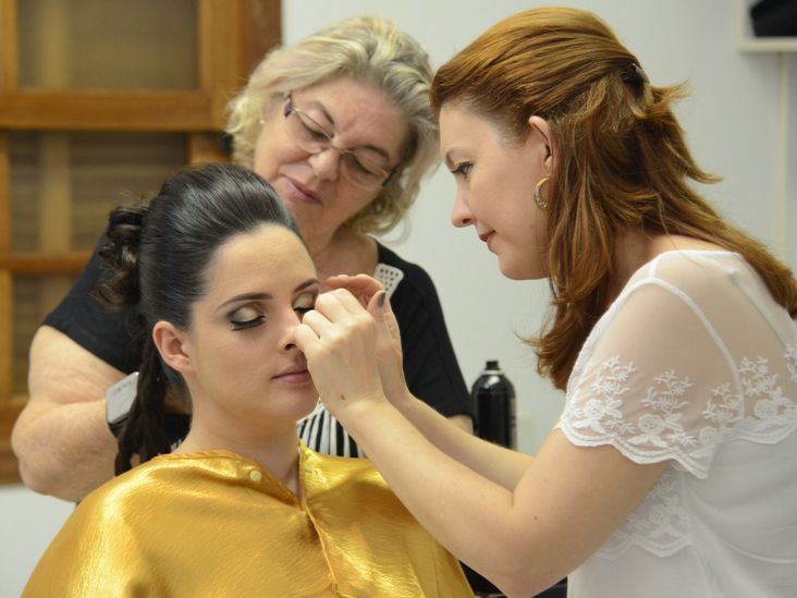 Penteados e maquiagem para noivas é na Feminine Hair