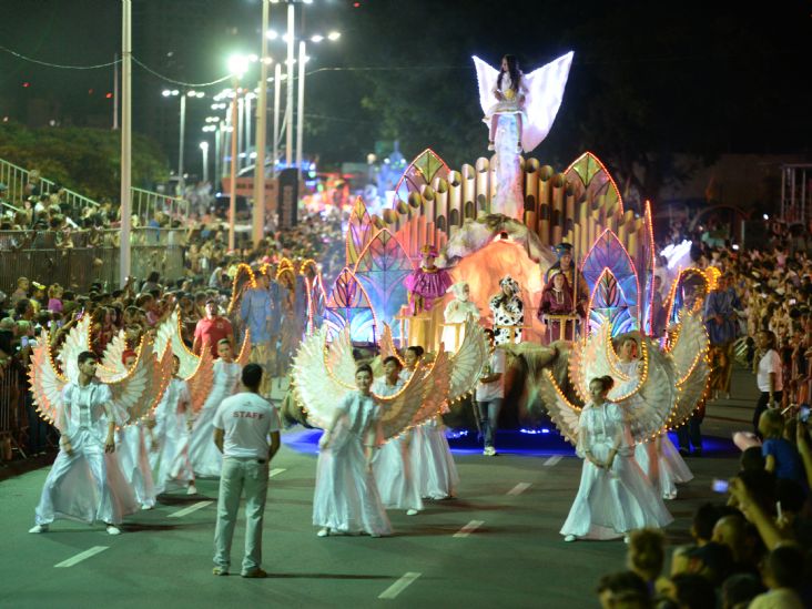 Parada de Natal inicia comemorações dos 187 anos de Indaiatuba