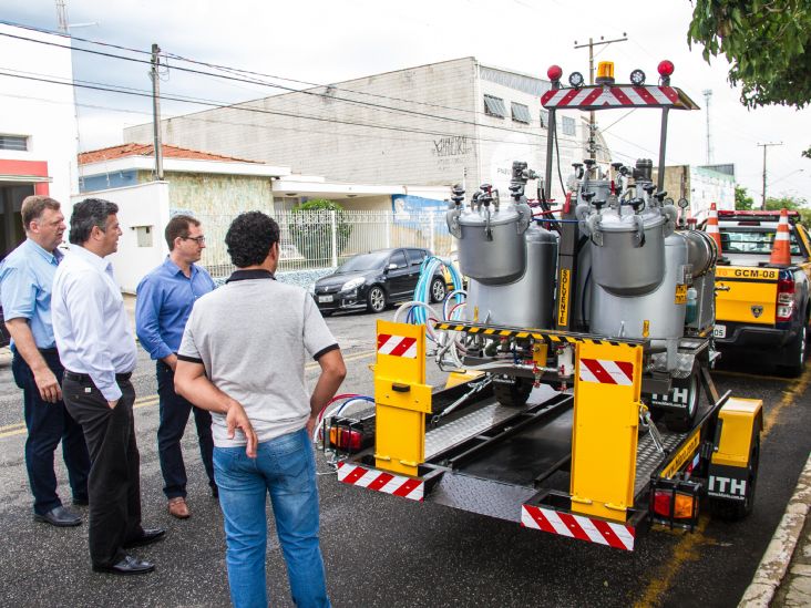 Departamento de Trânsito de Itu recebe máquina de pintura viária