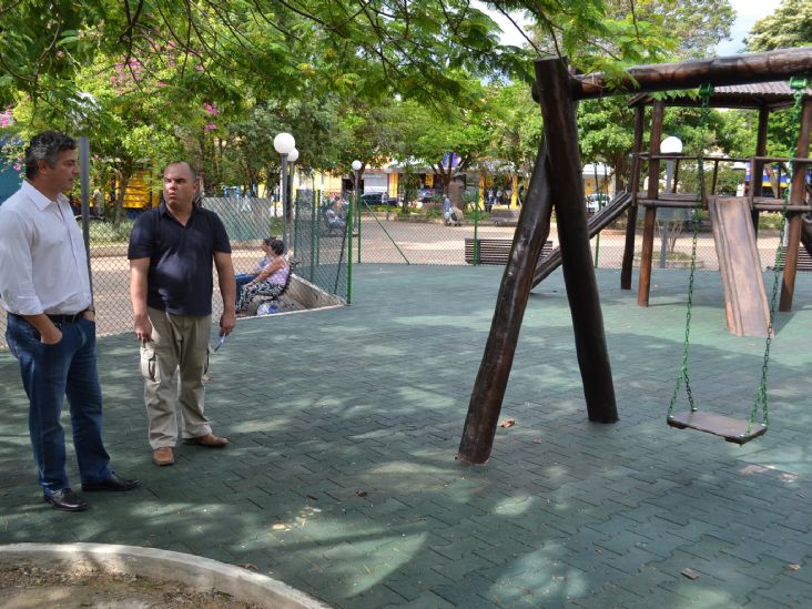 Obras de reforma da Praça do Carmo passam por vistoria