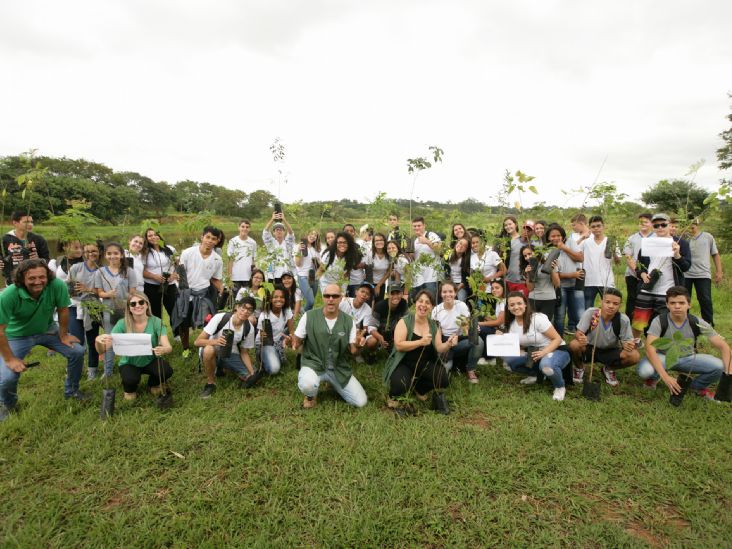 Prefeitura de Itu realiza plantio de 210 mudas na Represa do Itaim