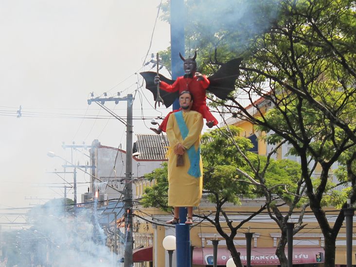 Tradicional Estouro do Judas será no estacionamento da Prefeitura