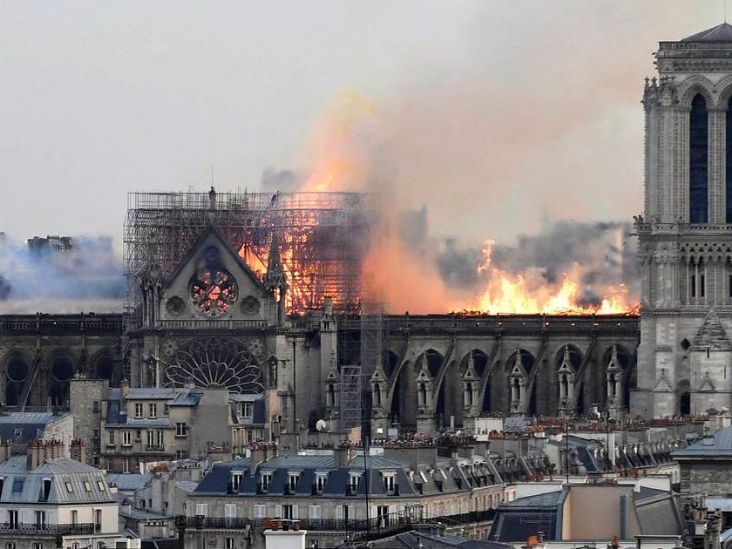 Paris e o Mundo em Lágrimas