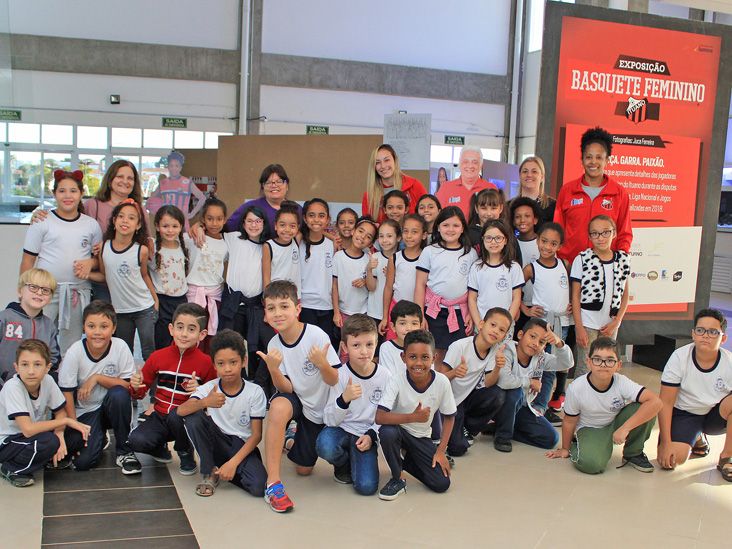 Alunos da Rede Municipal visitam exposição "Basquete Feminino Ituano"