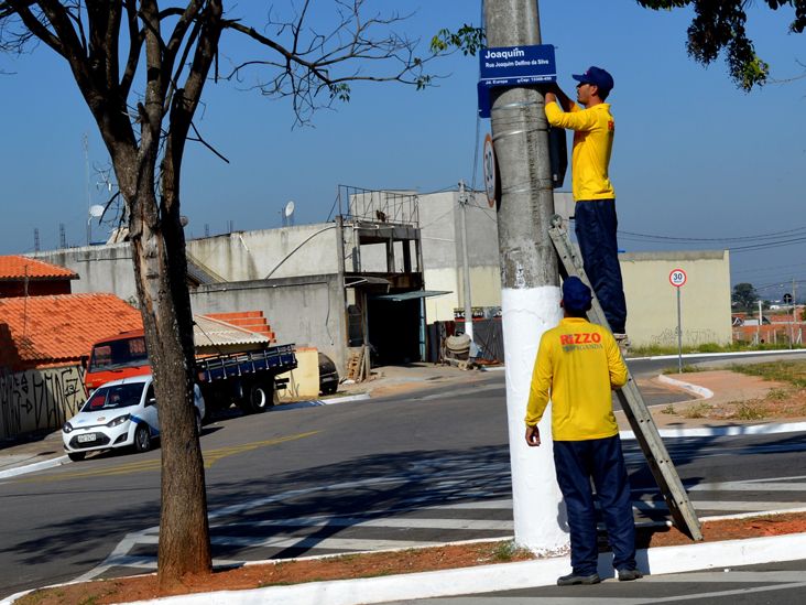 Prefeitura inicia instalação de novas placas denominativas de ruas