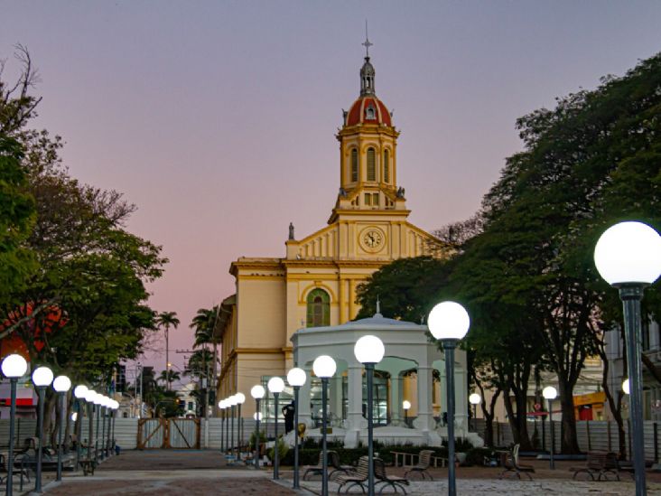 Praça da Matriz reabre e mantém suas características históricas