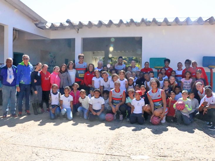 Ituano Basquete visita escola em área rural de Itu