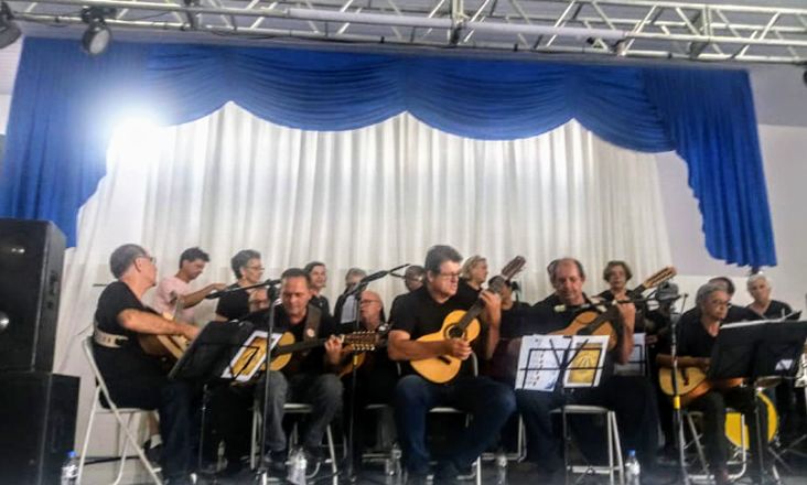 Museu da Energia reúne orquestra de violeiros em Itu