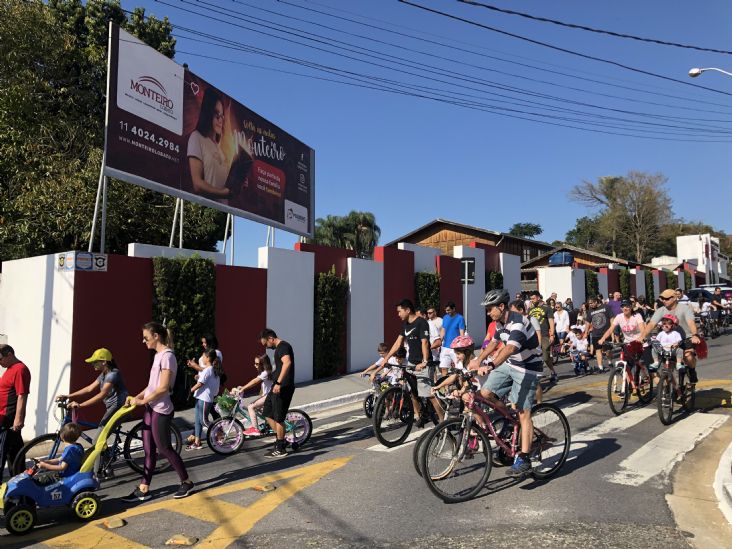 Colégio Monteiro Lobato celebra Dia dos Pais com volta pedestre em Itu