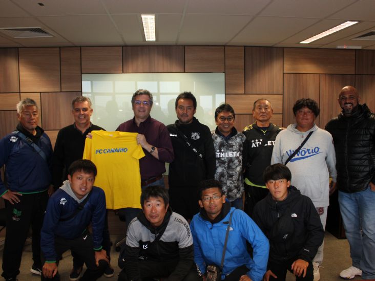 Atletas japoneses em treinamento na cidade visitam Prefeitura de Itu