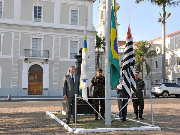 Itu realiza Semana da Pátria com hasteamentos da Bandeira e Desfile