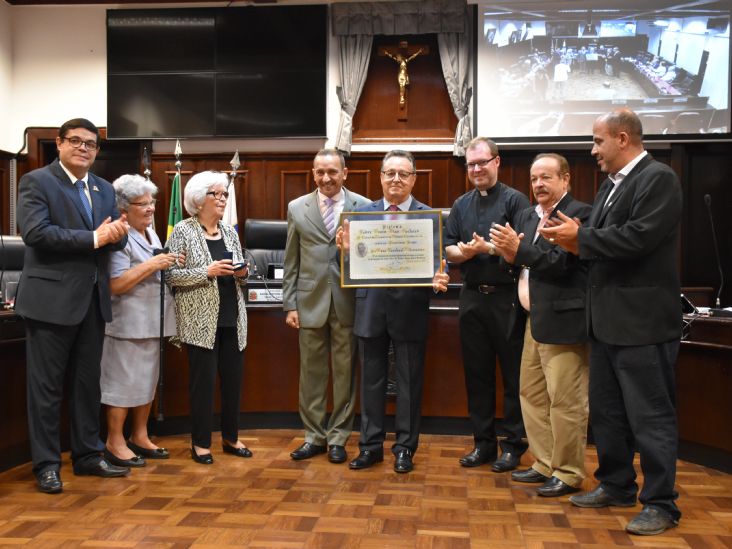 Dr. Renê Liberatore recebe Diploma e Medalha Padre Bento