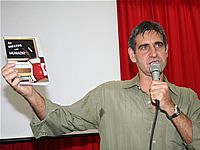 Professor do Anglo promove noite de autógrafos